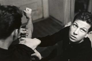 Larry Clark - Ohne Titel (Billy Mann holding Timmy Tarr\'s arm).