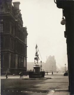 Laure Albin-Guillot - La Statue de Jeanne d\'Arc, Rue de Rivoli