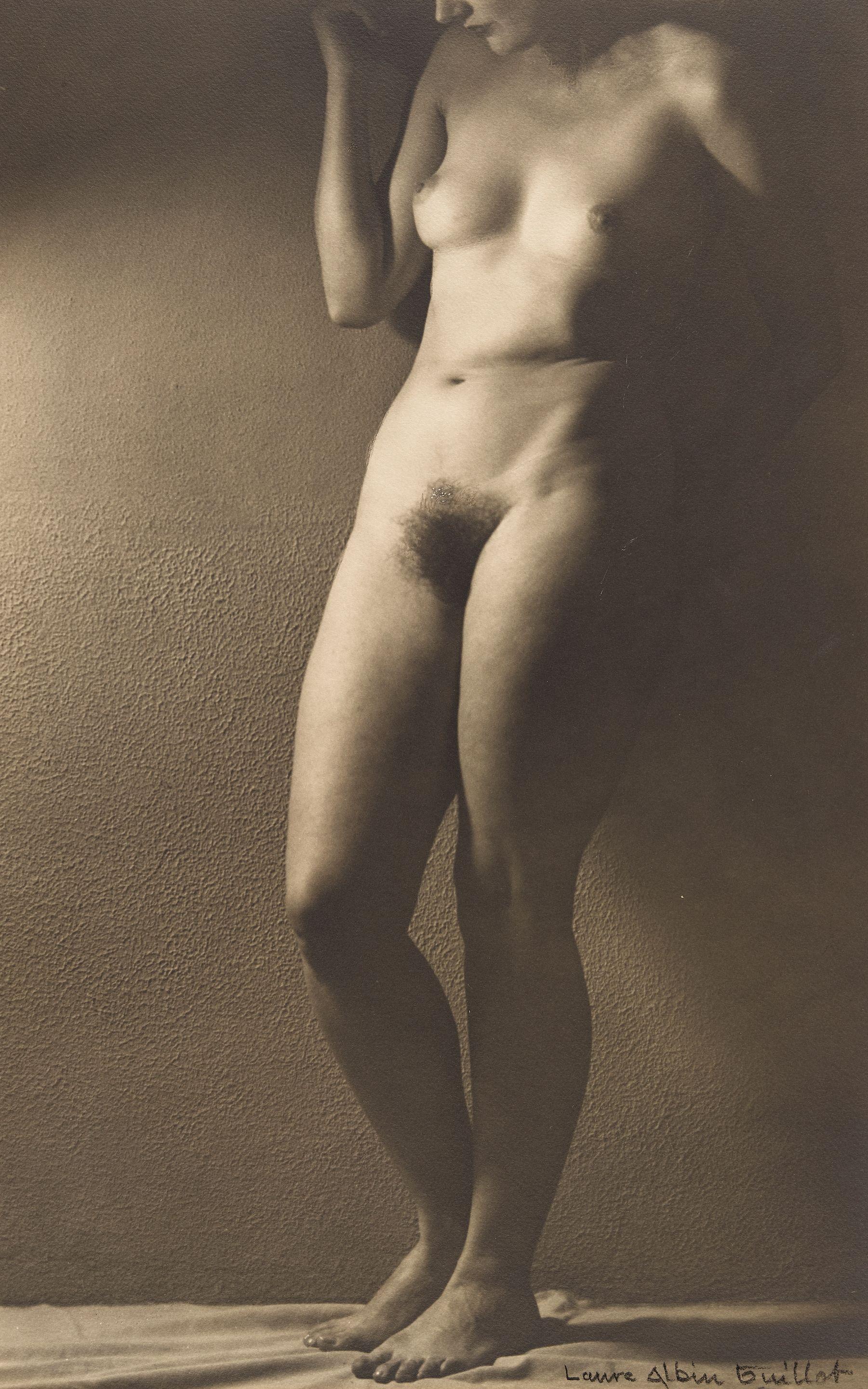 Laure Albin-Guillot - Nu Debout