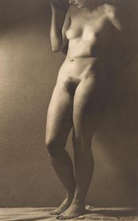 Laure Albin-Guillot - Nu Debout