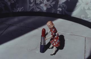 Laurie Simmons - Pushing Lipstick, 1979