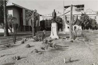 Lee Friedlander - Frank Luke, Jr., Capitol Grounds, Phoenix, 1974