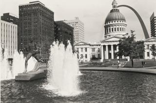Lee Friedlander - \'Kiener Memorial Fountain And Runner Statue, Gateway Mall, St. Louis, Missouri\'