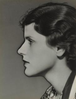 Lee Miller - Dorothy Hill, c. 1933