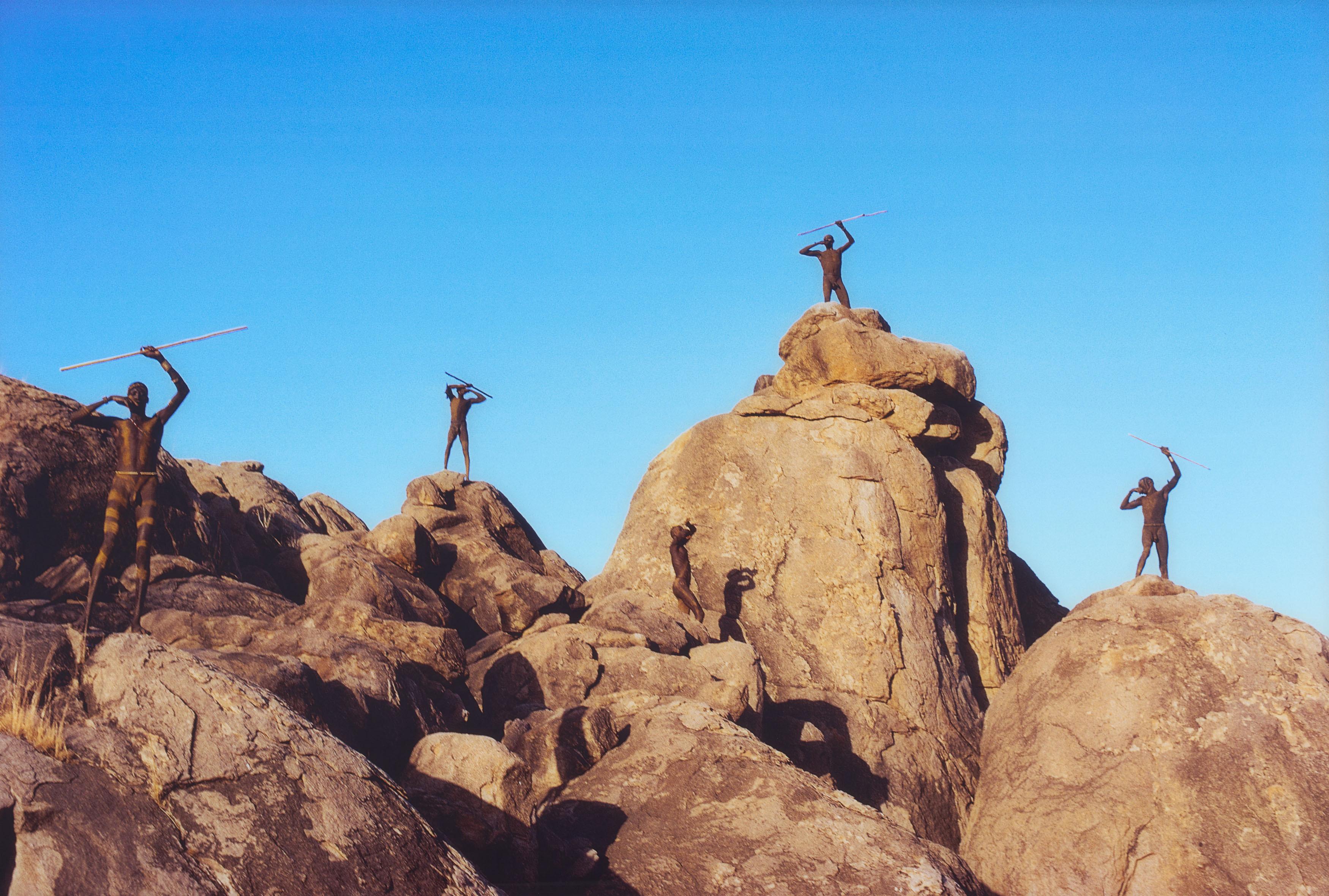 Leni Riefenstahl - Die Späher (Aus: Nuba).