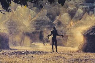 Leni Riefenstahl - Mann im Staub (Aus: Nuba).