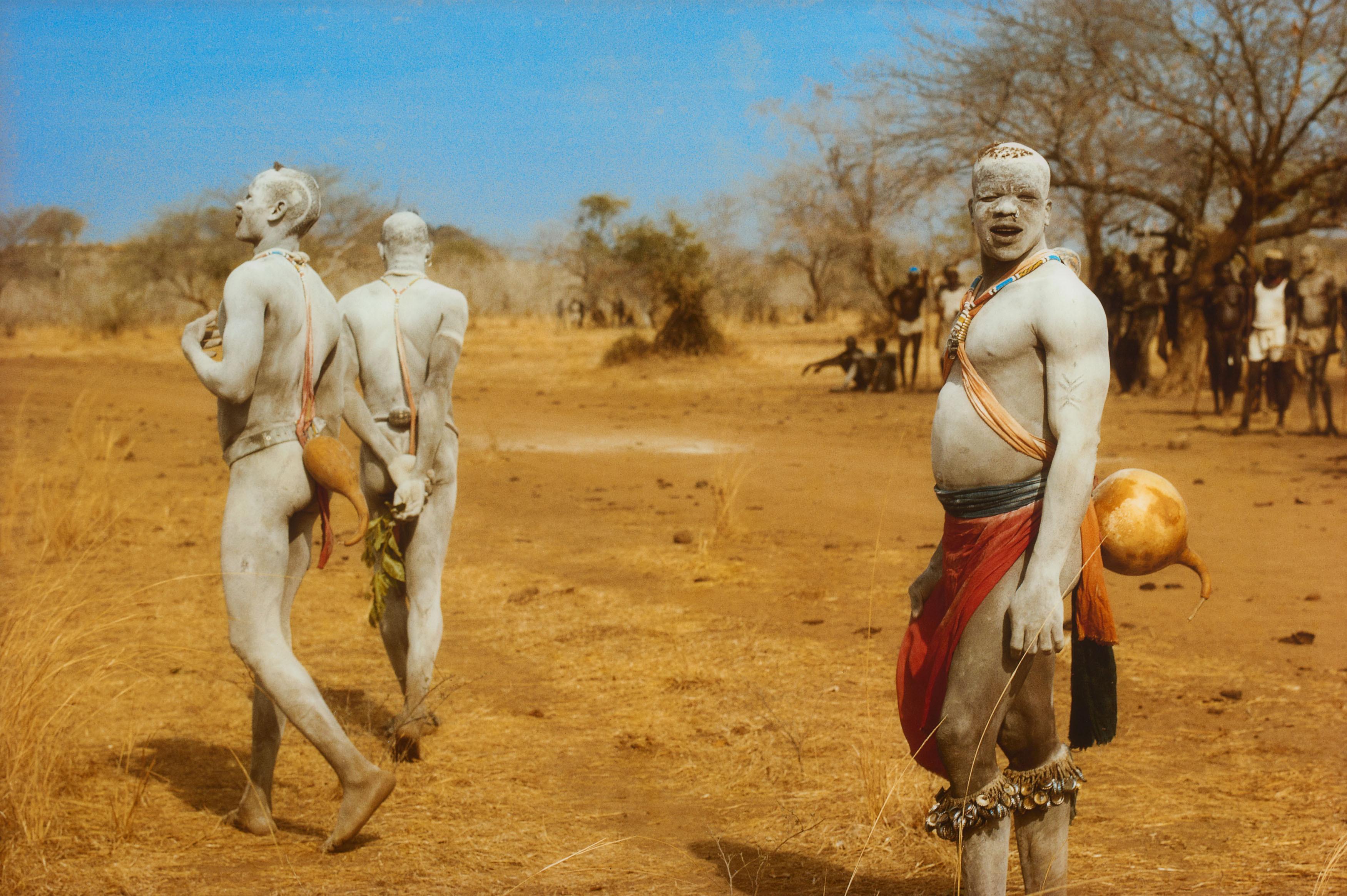 Leni Riefenstahl - Vor dem Ringkampf (Aus: Nuba).