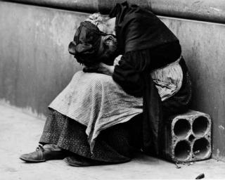Lewis Hine - Old woman