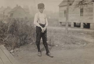 Lewis W. Hine - Doffer Boy, Vers 1912