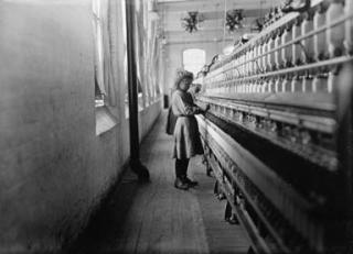 Lewis W. Hine - Spinner in South Carolina cotton mill