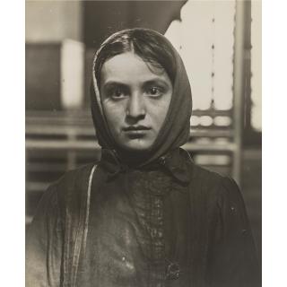 Lewis W. Hine - Young Russian Jewess, Ellis Island, New York
