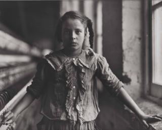 Lewis Wickes Hine - Joan Of The Mill, 1907