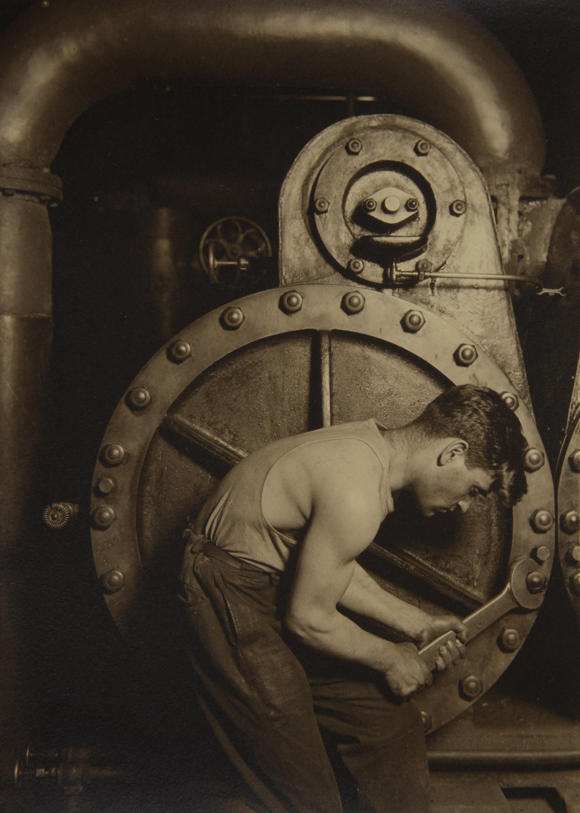 Lewis Wickes Hine - Mechanic And Steam Pump, 1921