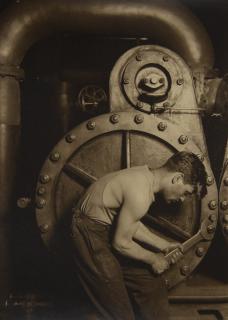 Lewis Wickes Hine - Mechanic And Steam Pump, 1921