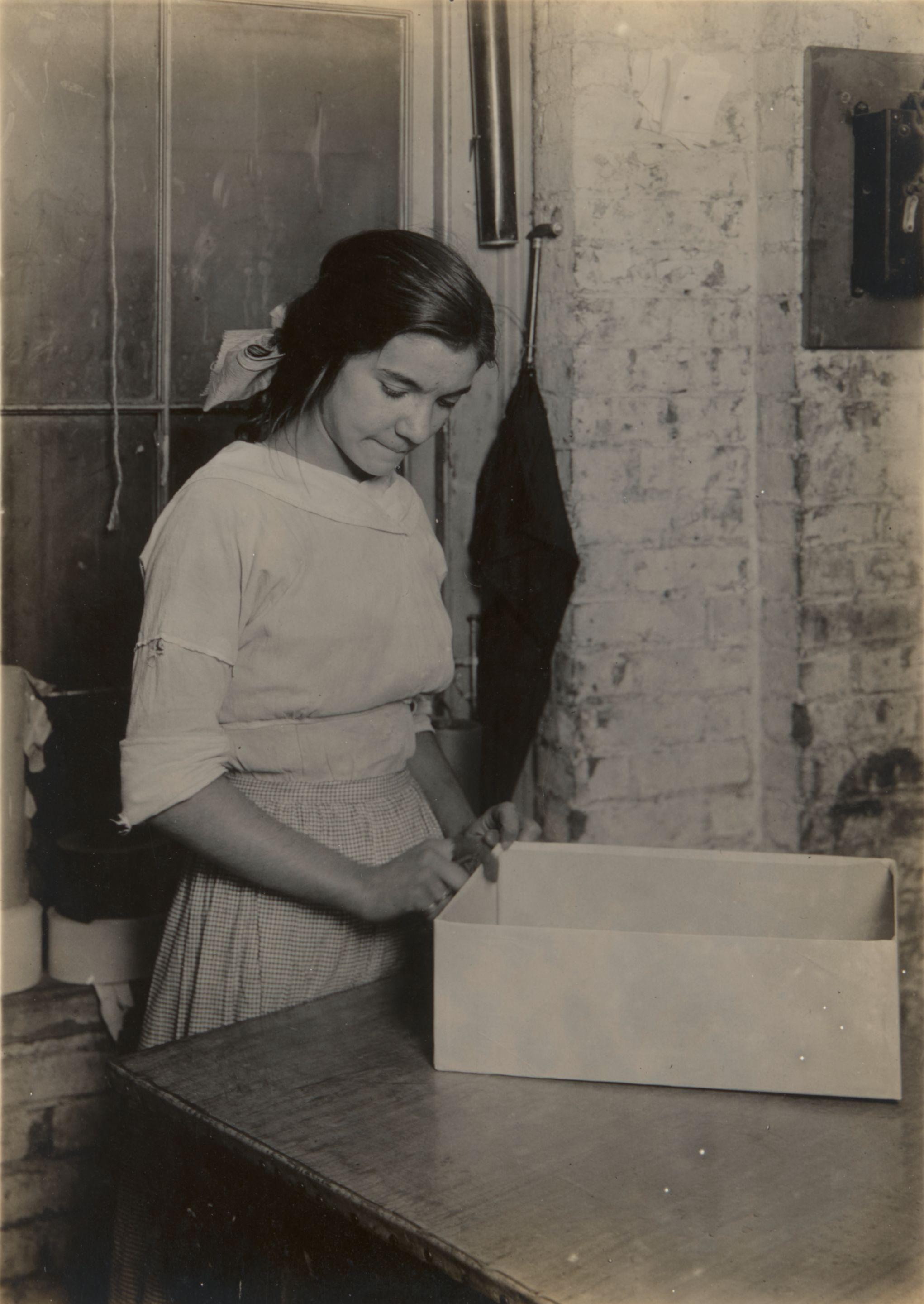 Lewis Wickes Hine - Paper Box Factory, Indiana