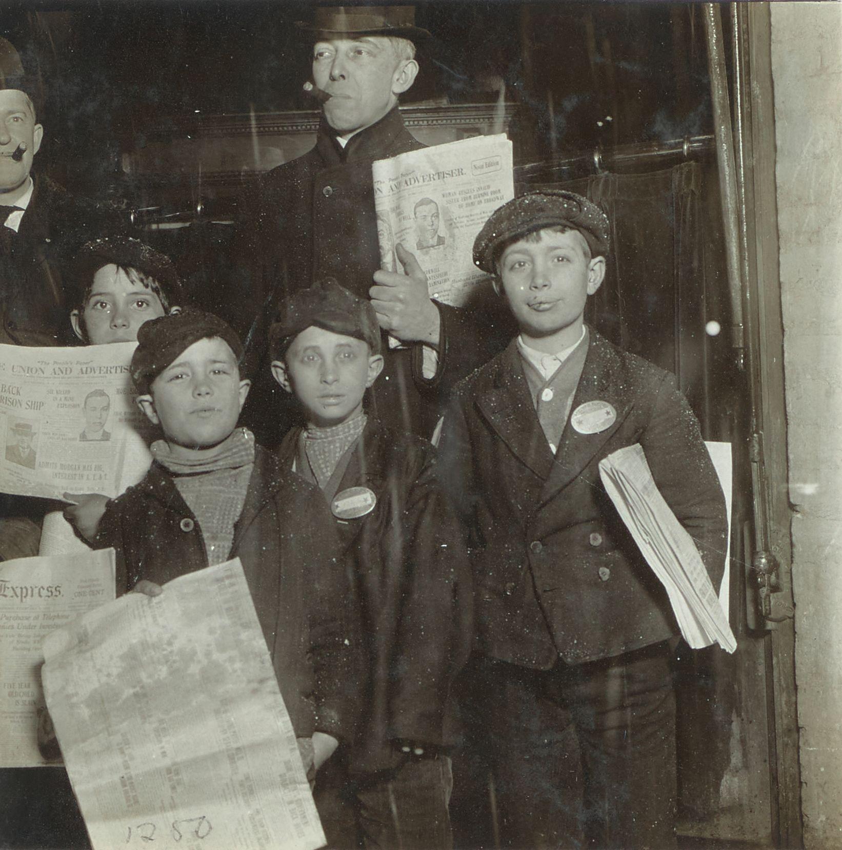Lewis Wickes Hine - Selected Images of Newsies, Buffalo, New York 2