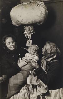 Lewis Wickes Hine - Slavic Mother and Child at Ellis Island, 1905