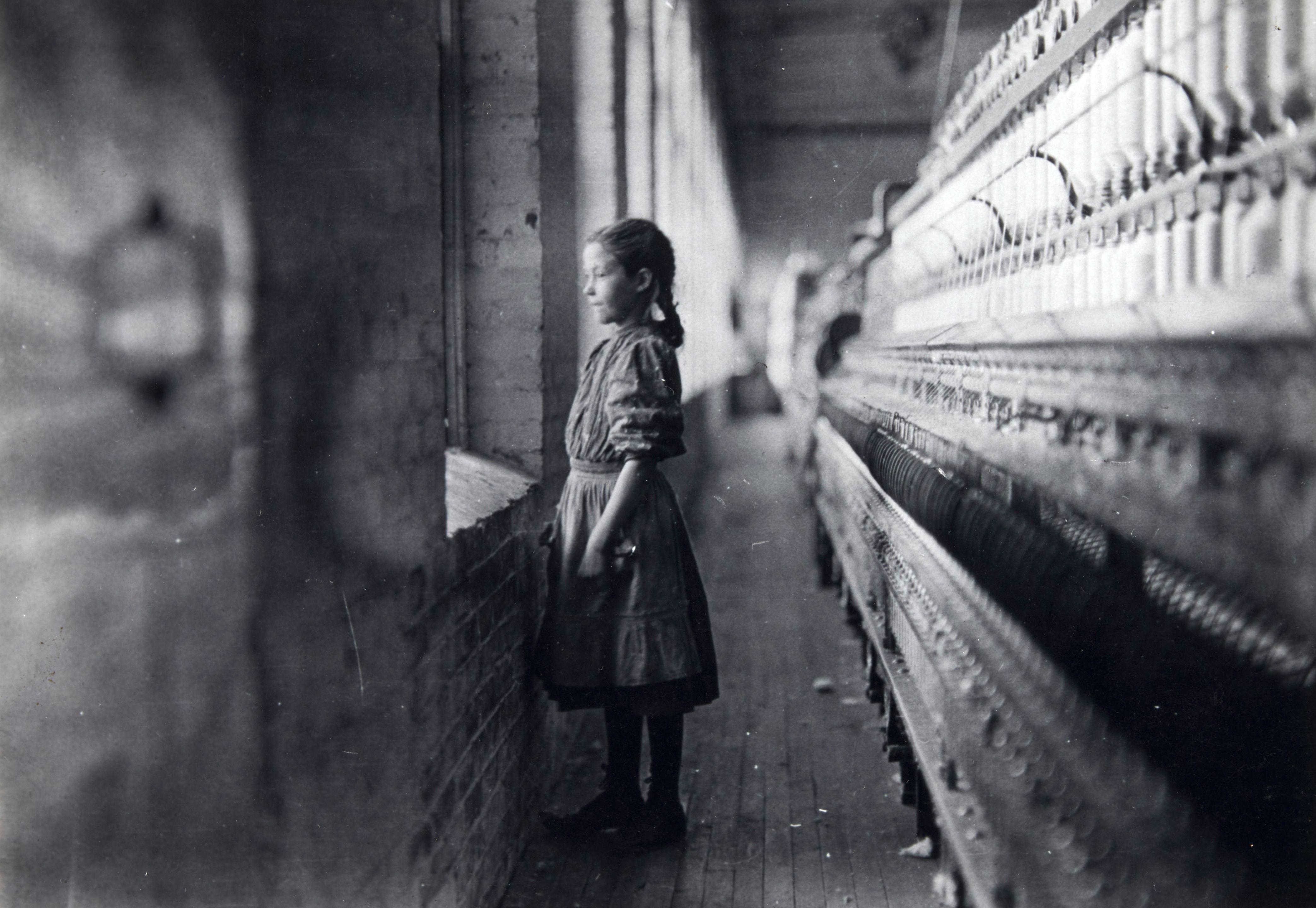 Lewis Wickes Hine - Ten-year-old spinner in a Carolina cotton mill