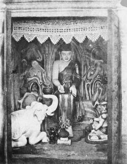 Linnaeus Tripe - Shrine, Burma, 1855