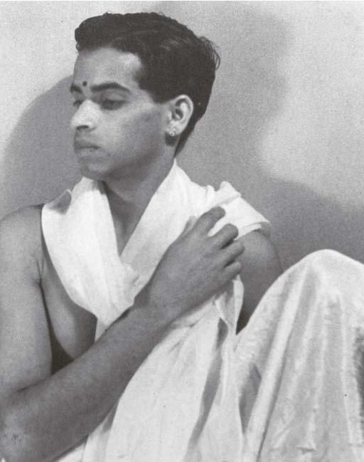 Lionel Wendt - Male nude with drapery