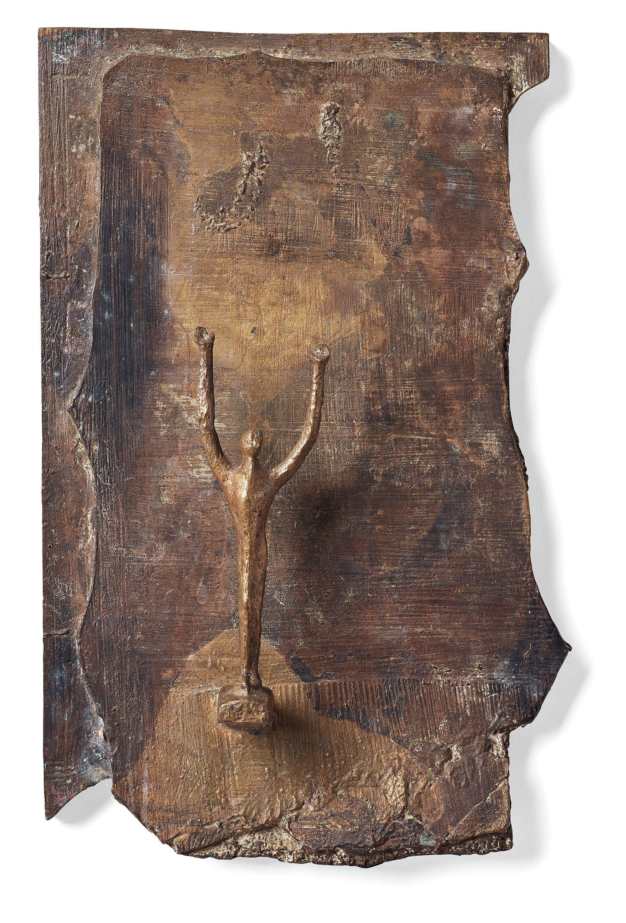 Liss Eriksson - Figure with raised arms.