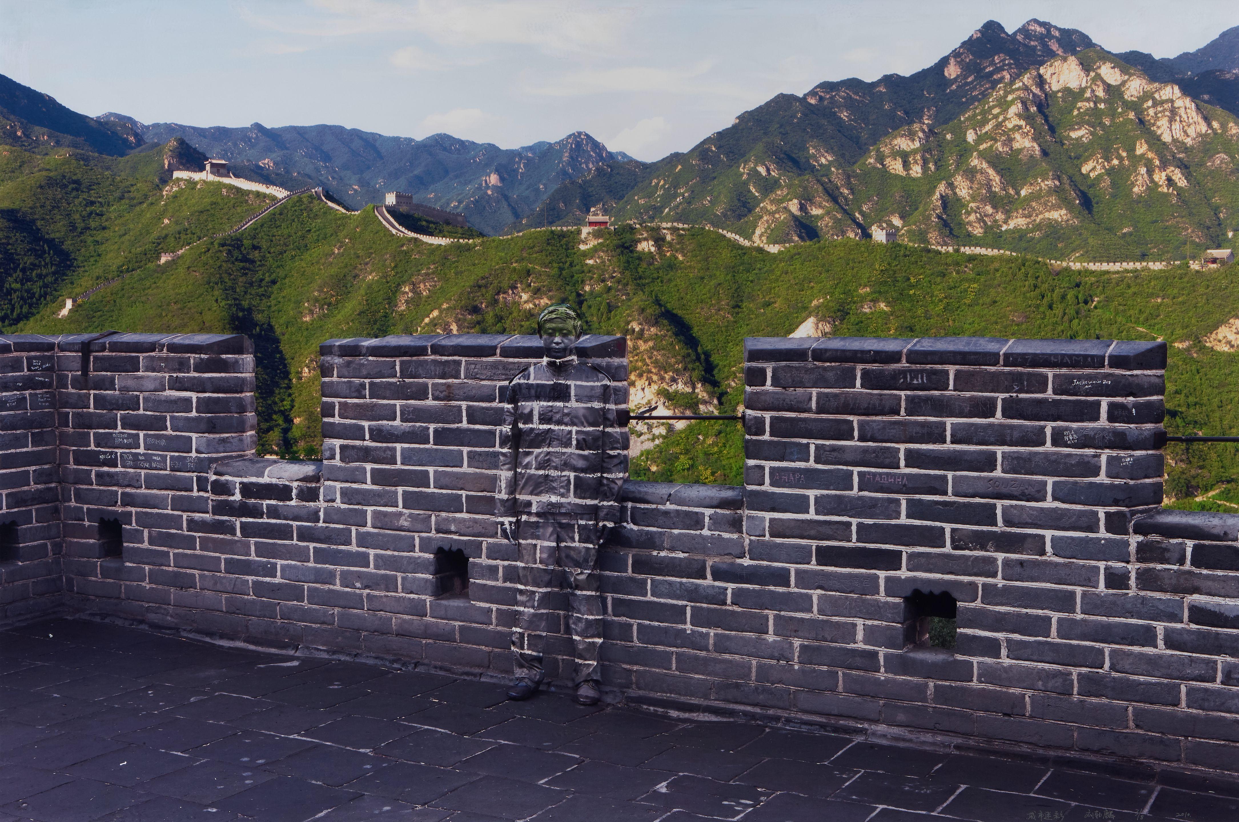 Liu Bolin - Hiding in the City #91, Great Wall