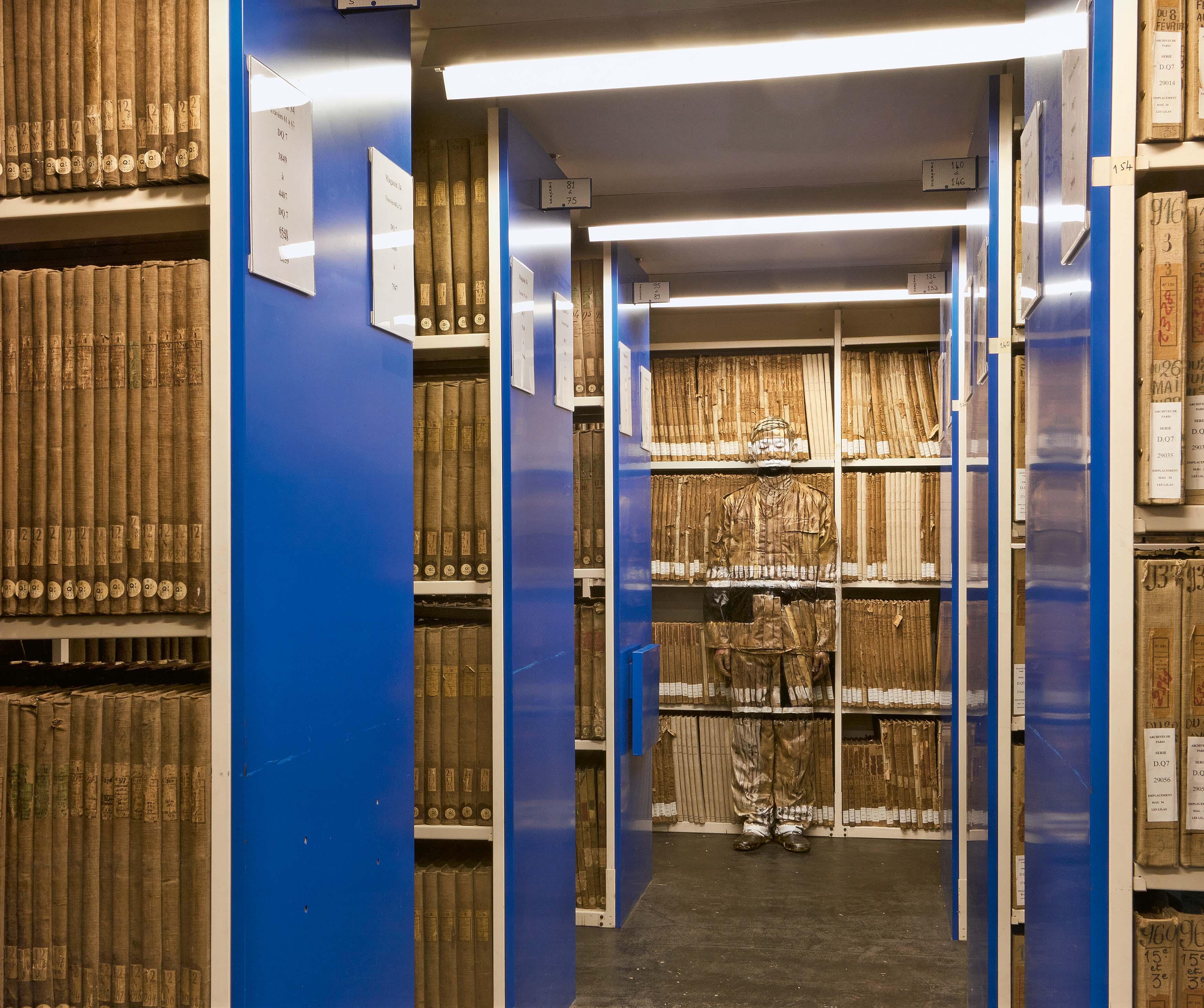 Liu Bolin - Paris No. 6, Paris Archives.