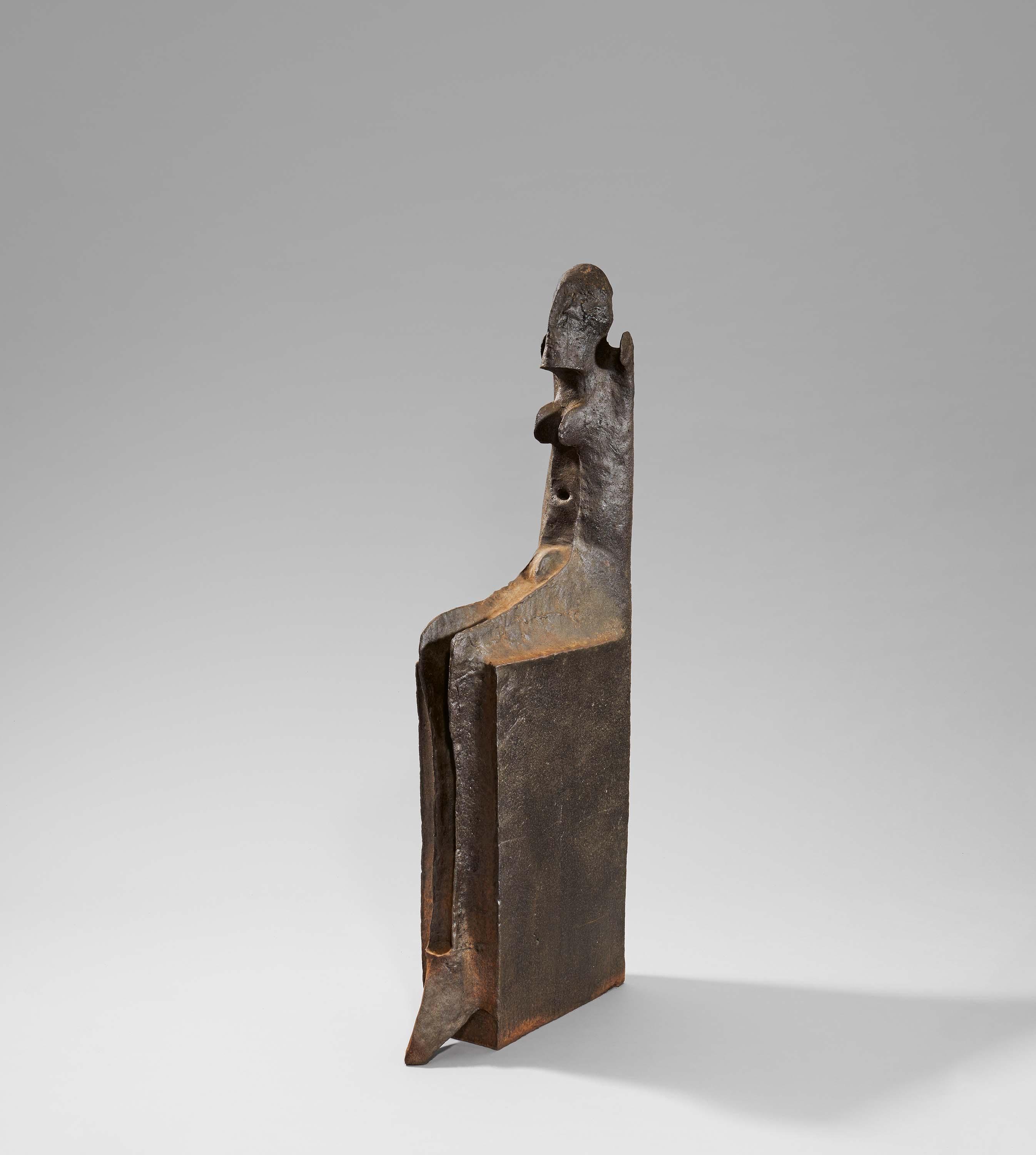 Lothar Fischer - Große schmale Sitzende im Sessel.