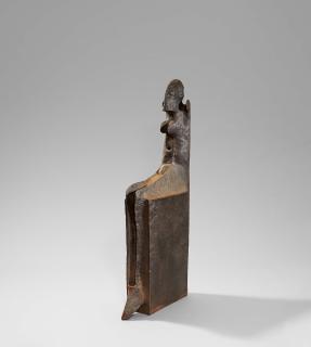 Lothar Fischer - Große schmale Sitzende im Sessel.