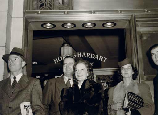 Lou Stoumen - Times Square, New York, 1940