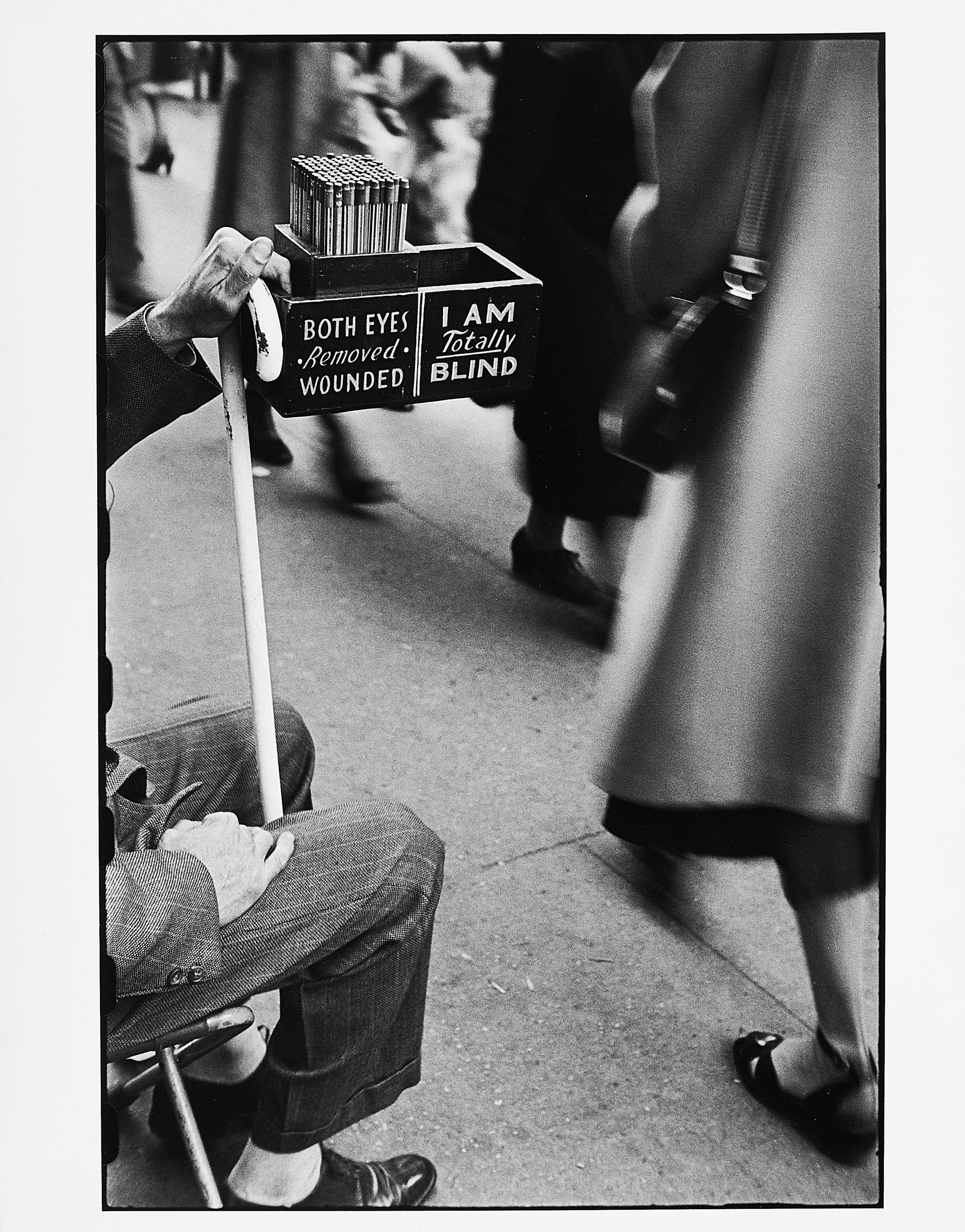 Louis Faurer - Market St. (Philadelphia).