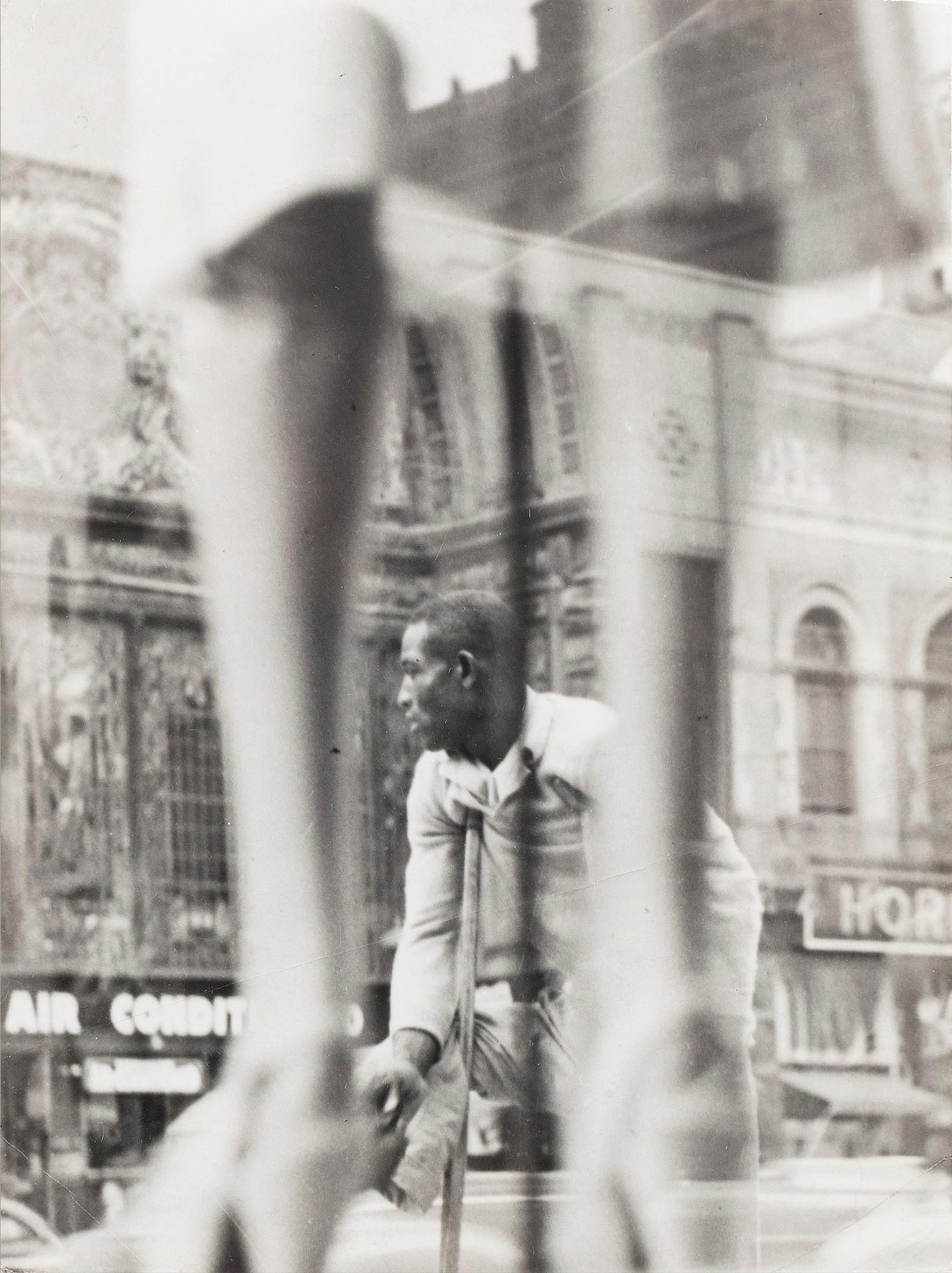 Louis Faurer - Market street, Philadelphia, 1945