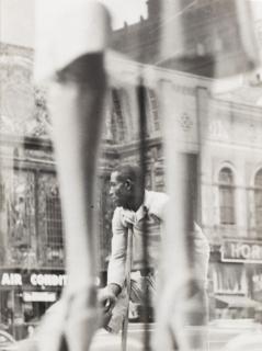 Louis Faurer - Market street, Philadelphia, 1945