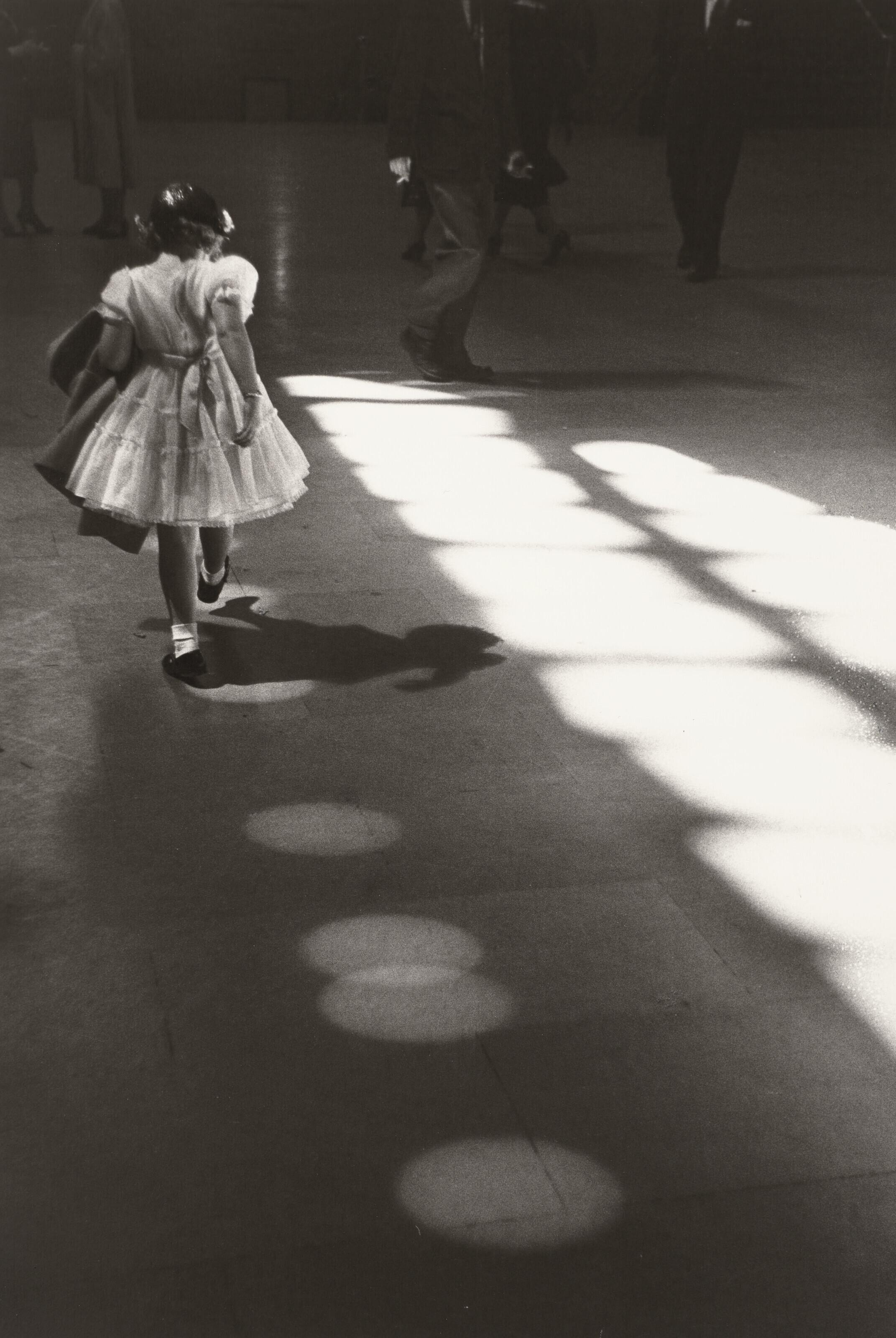 Louis Stettner - Girl playing in circles, Penn Station, New York, 1958