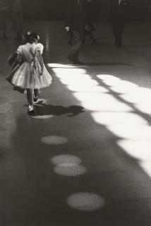 Louis Stettner - Girl playing in circles, Penn Station, New York, 1958