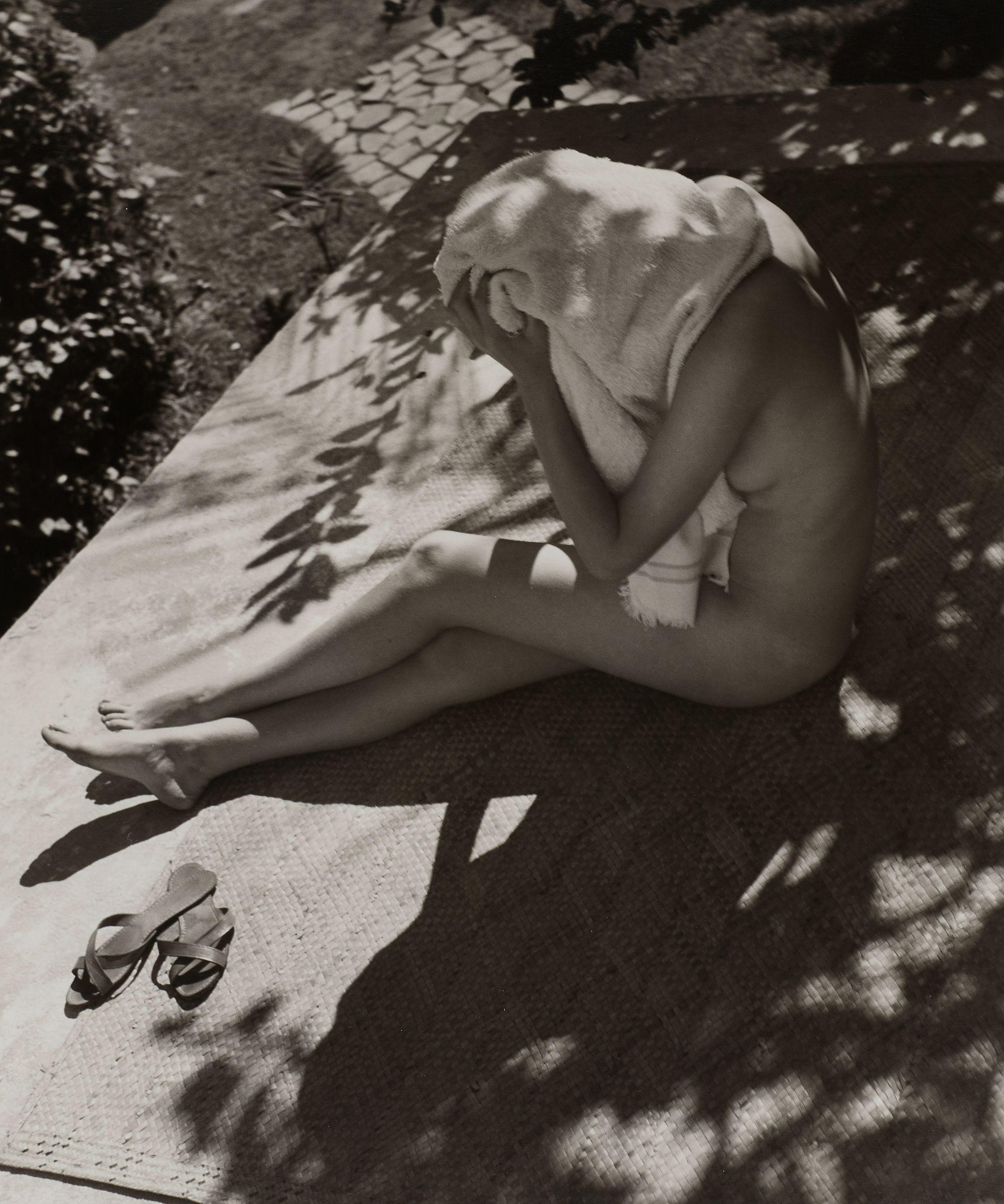 Louise Dahl-Wolfe - Nude with Shadows