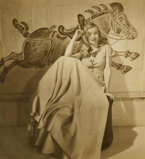 Louise Dahl-Wolfe - Veronica Lake for Harper\'s Bazaar