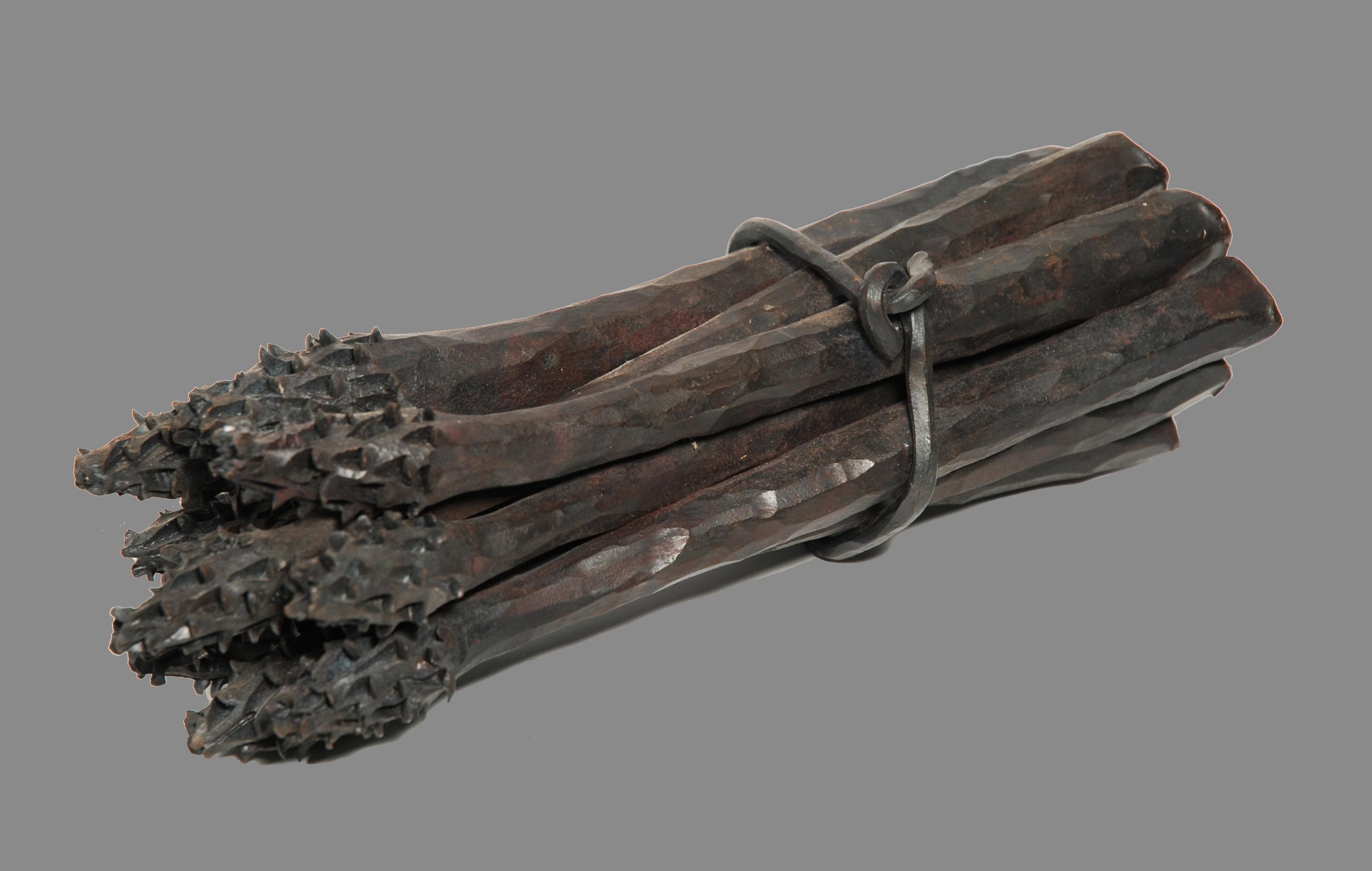 Luciano Zanoni - Scultura in ferro battuto raffigurante un mazzo di asparagi (h. cm 30)