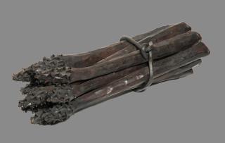 Luciano Zanoni - Scultura in ferro battuto raffigurante un mazzo di asparagi (h. cm 30)