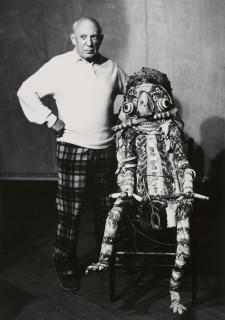 Lucien Clergue - Picasso et le Monstre de Matisse, Cannes. Picasso au Chapeau chez l\'Antiquaire, Arles