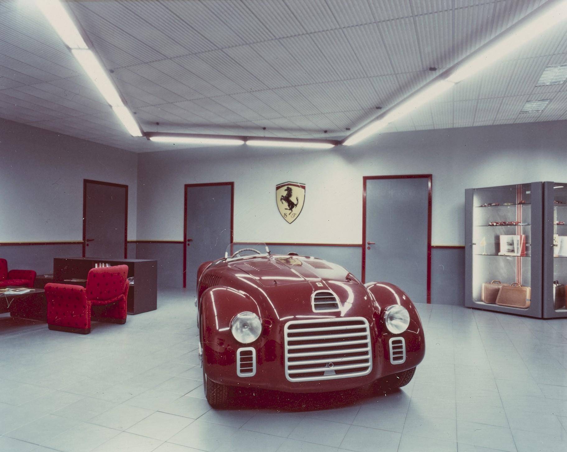 Luigi Ghirri - Ferrari Maranello, Museo Ferrari, 1988