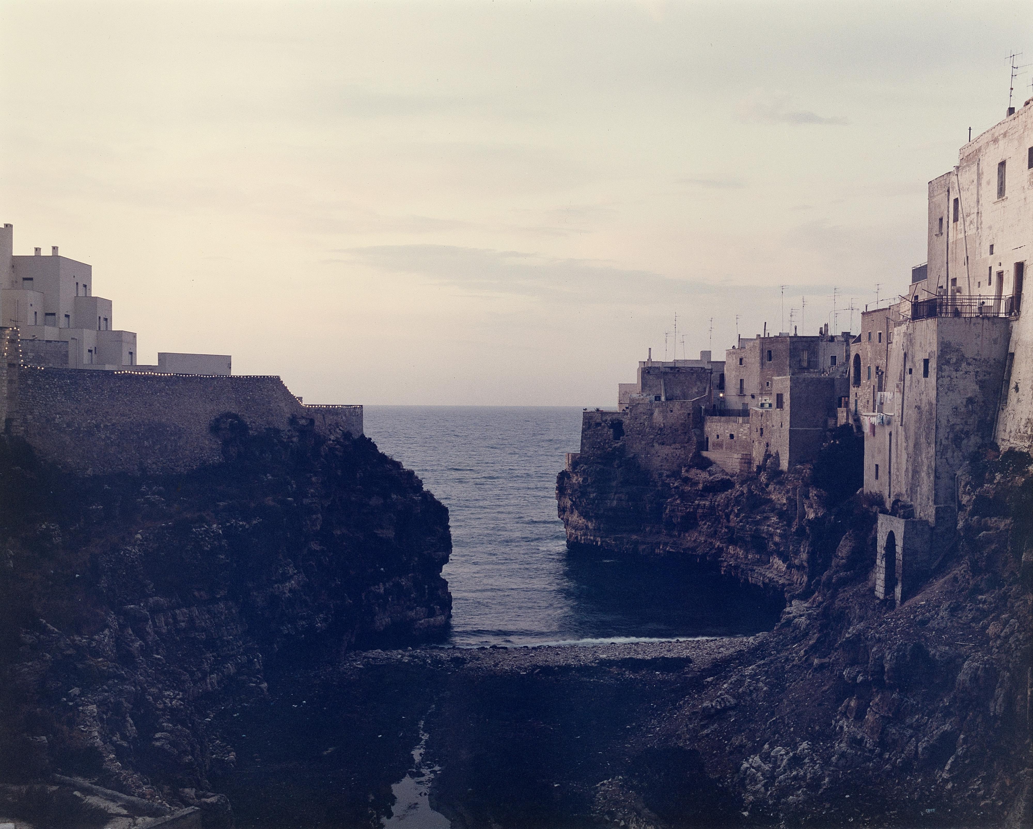 Luigi Ghirri - Polignano a mare, dalla serie Paesaggio italiano 1986