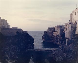 Luigi Ghirri - Polignano a mare, dalla serie Paesaggio italiano 1986
