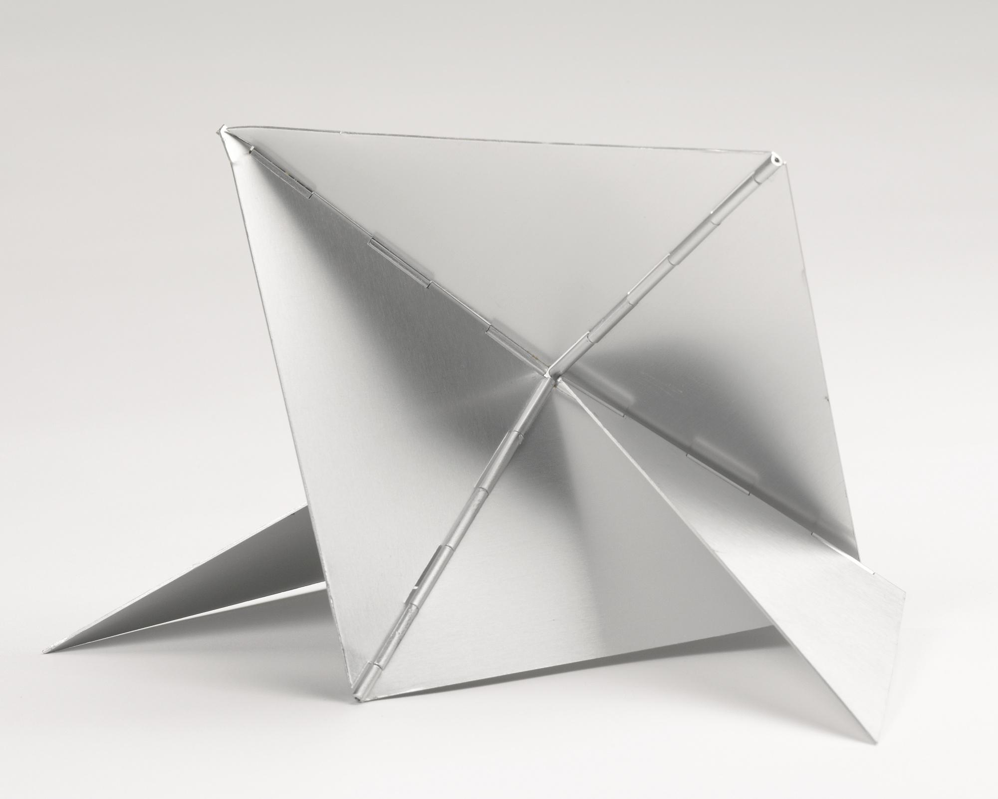 Lygia Clark - Bicho Lc1 (Monument À Descartes)