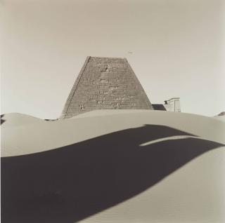 Lynn Davis - Meroe, Sudan, 1998
