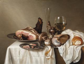 Maerten Boelema De Stomme - A ham and a partially peeled lemon on pewter platters, with a nautilus cup, a roemer, a façon de Venise, a mustard pot and a bread roll on a partially draped table