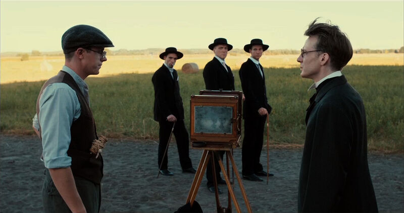 Omer Fast: Still aus dem Film AUGUST, 2016 3D-Film mit Sound, 15:30 min Im Auftrag von Martin Gropius Bau/ Berliner Festspiele