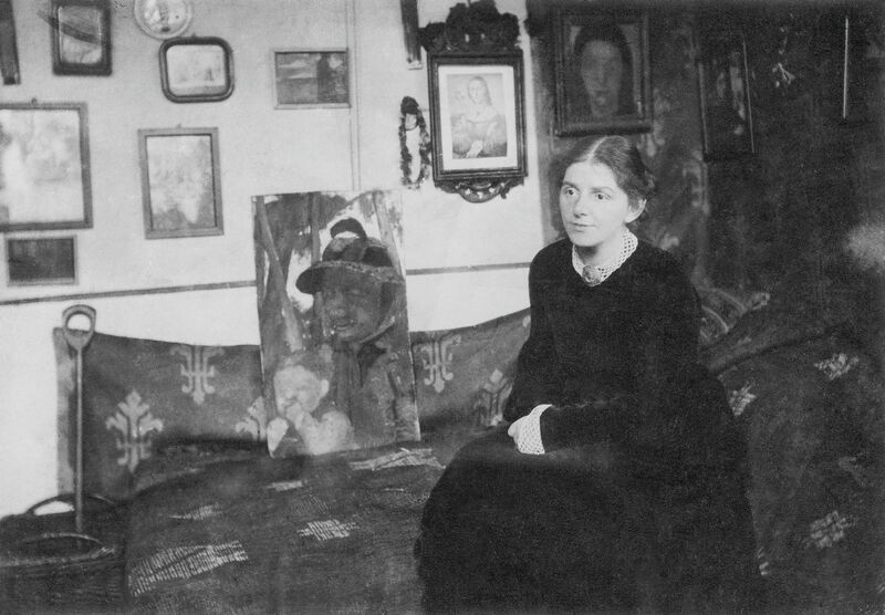 Paula Modersohn-Becker in ihrem Atelier bei Brünjes, um 1905