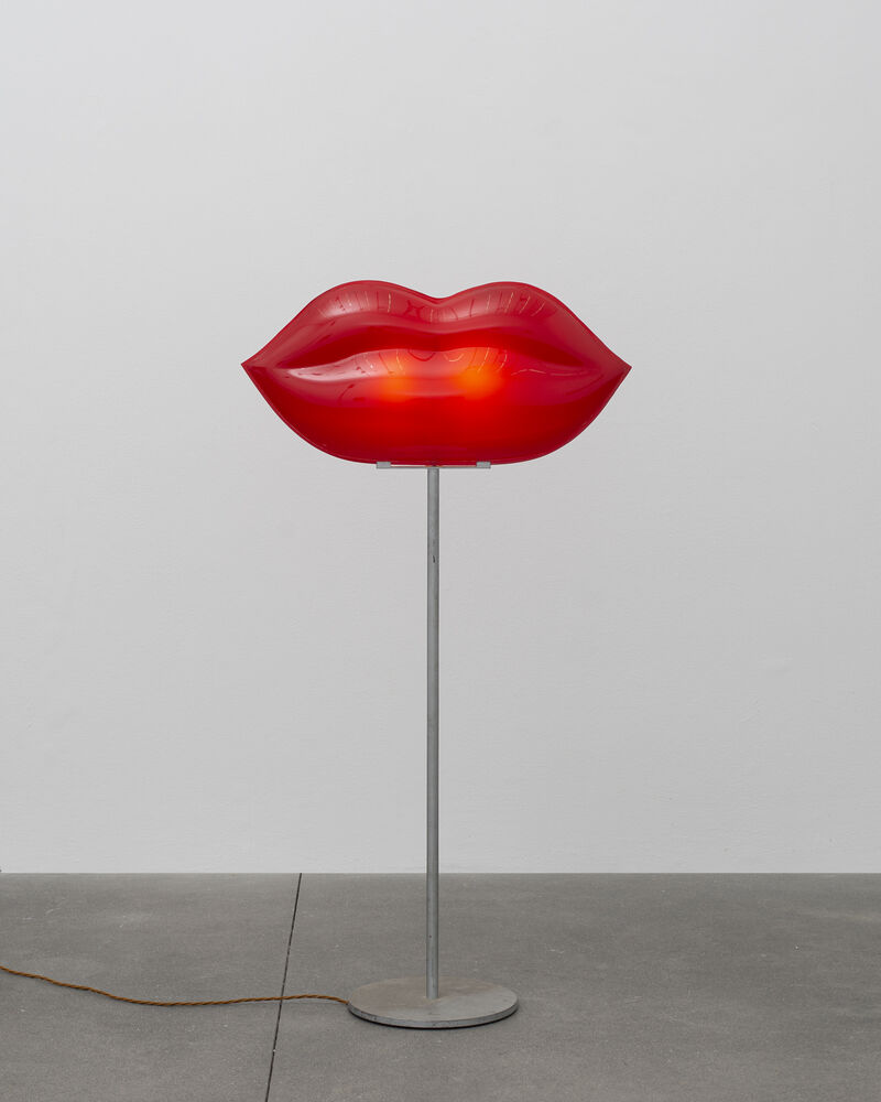 Nicola L., Red Lip Lamp, 1969  Plexiglas, Stahl 129,5 × 17,1 × 7,6 cm