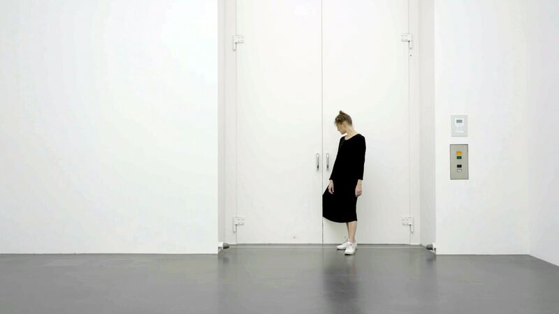 Performance of artitst Mahtola Wittmer: Fragment II, 2021